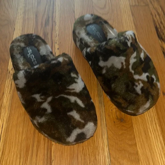 J/SLIDES Shoes Jslides Nyc Camo Shearling Platform Slippers